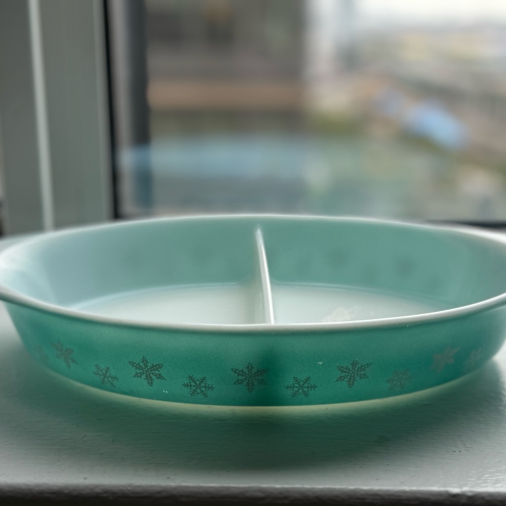 Vintage Pyrex Snowflake Divided Oval Casserole Dish 1- 1/2 Quart